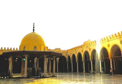 بين الأذان والأجراس.. حكاية تعايش في حي مصر القديمة 